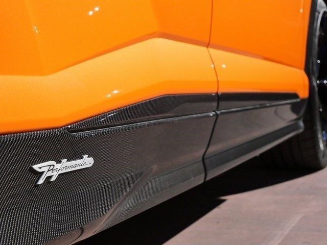 Buy 2023 Lamborghini Urus Performante (27)