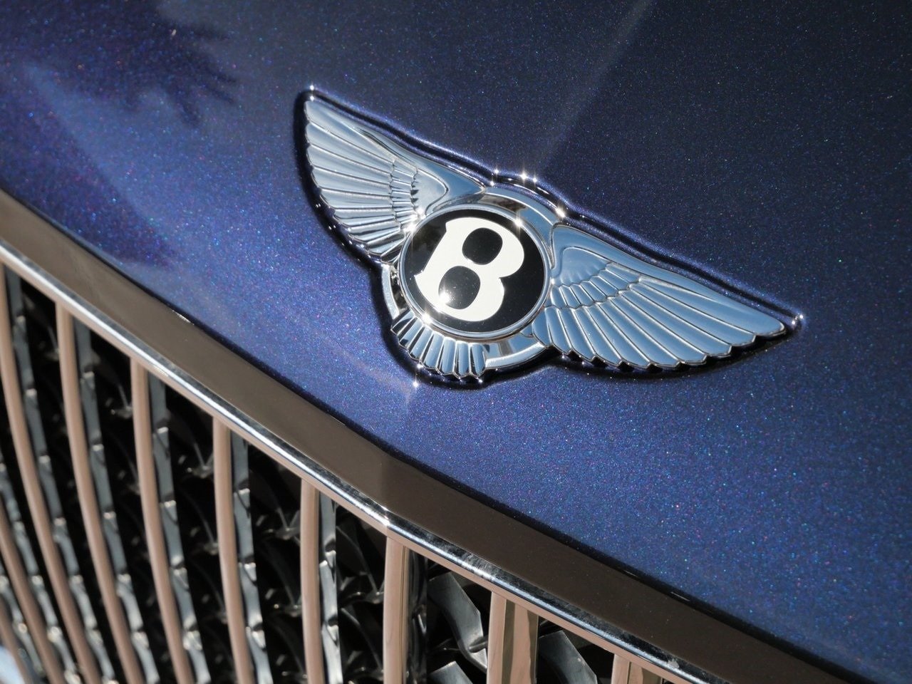 Buy 2024 Bentley Bentayga Azure Hybrid (21)