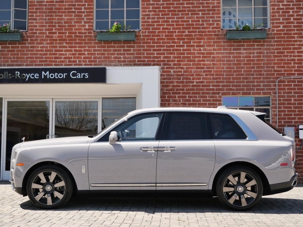 Buy 2024 Pre Owned Rolls-Royce Cullinan (32)