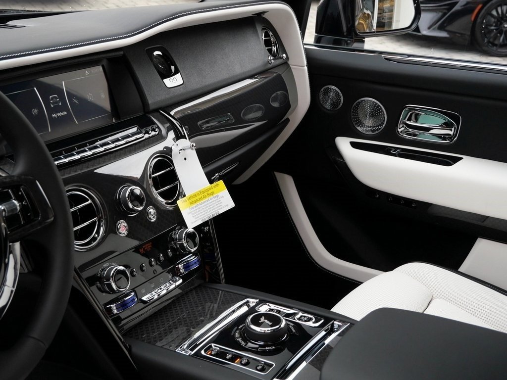 Buy 2024 Rolls-Royce Black Badge Cullinan (22)