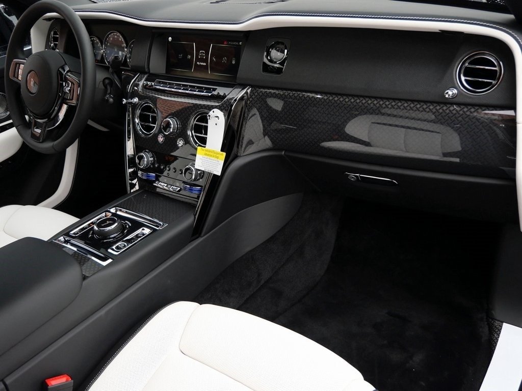 Buy 2024 Rolls-Royce Black Badge Cullinan (29)