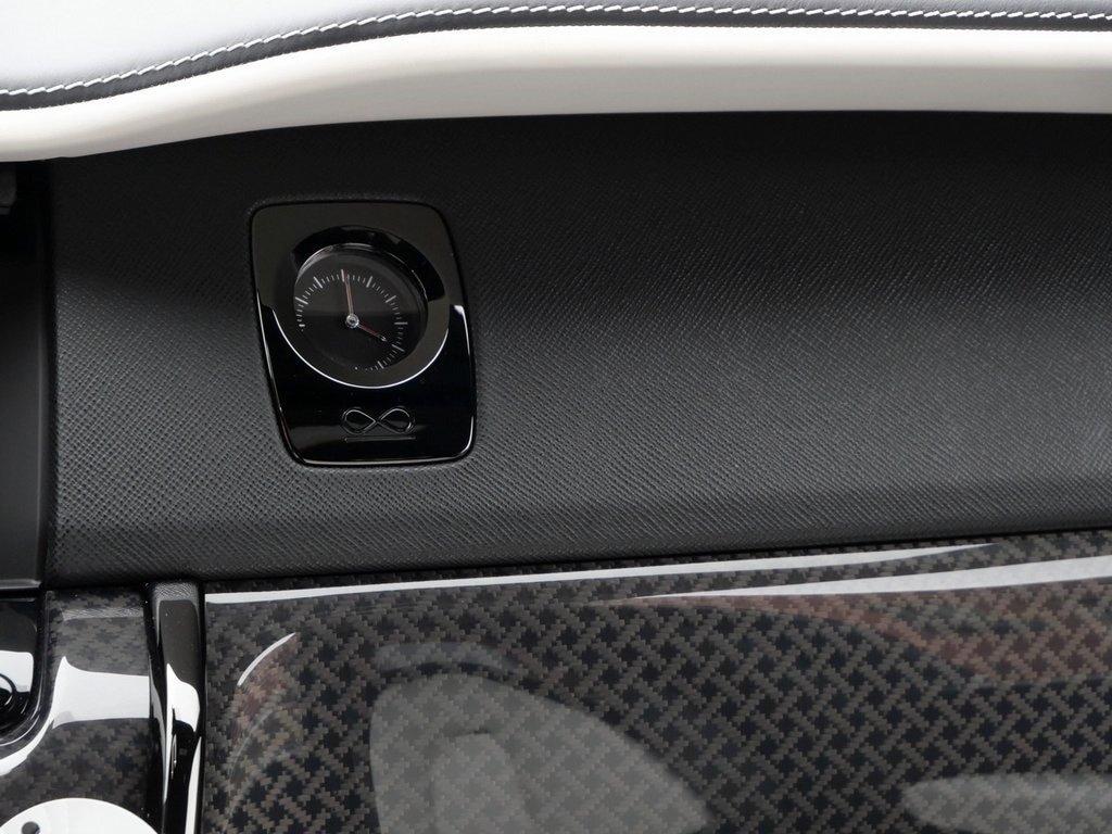 Buy 2024 Rolls-Royce Black Badge Cullinan (33)