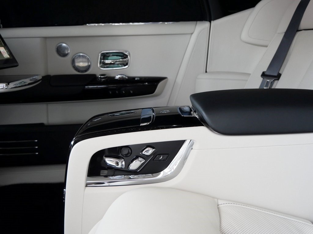 Buy 2024 Rolls-Royce Phantom EWB (15)