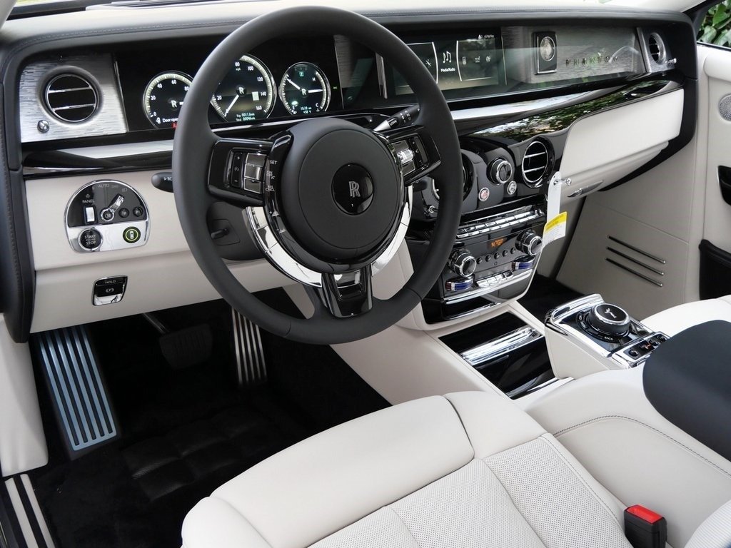 Buy 2024 Rolls-Royce Phantom EWB (32)