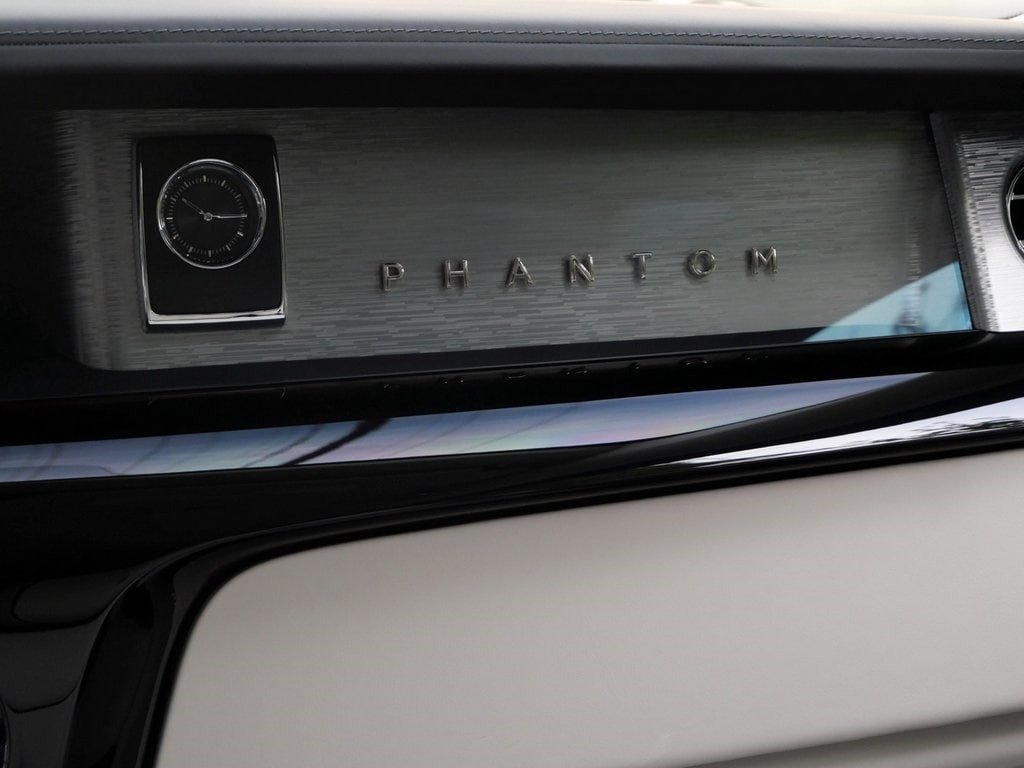 Buy 2024 Rolls-Royce Phantom EWB (8)