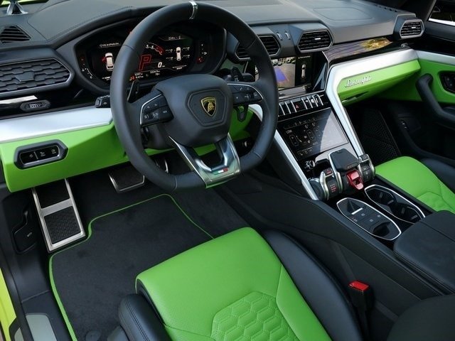 Buy Used 2022 Lamborghini Urus (15)