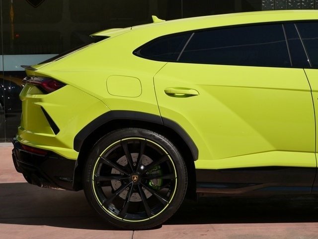 Buy Used 2022 Lamborghini Urus (18)