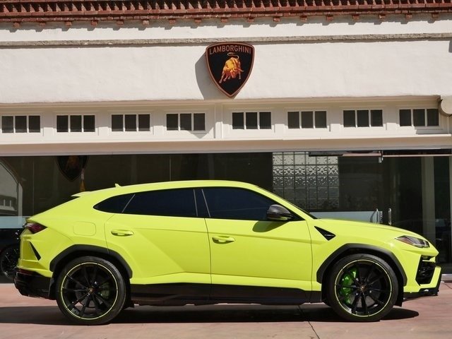 Buy Used 2022 Lamborghini Urus (33)