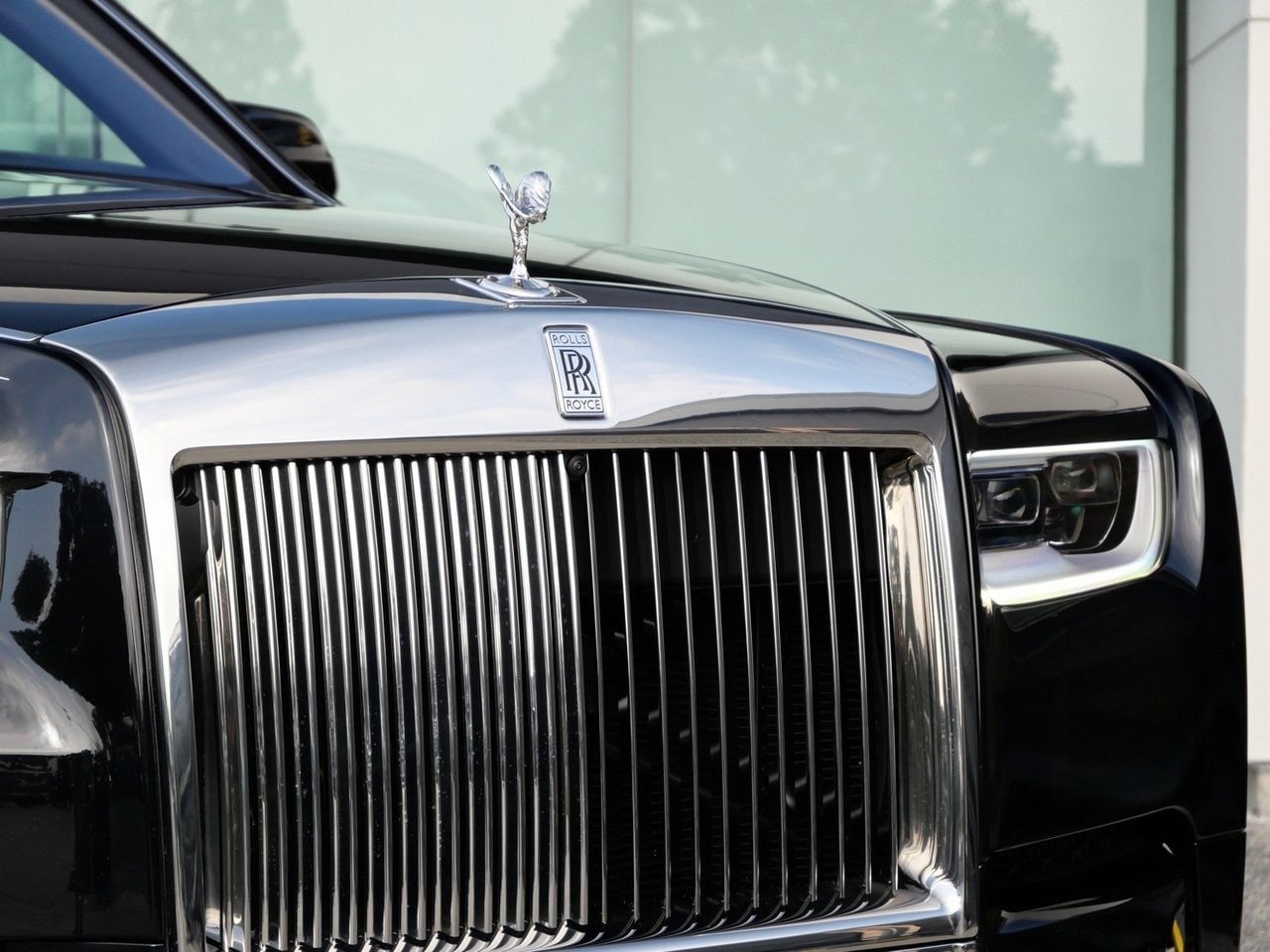 Buy Used 2022 Rolls-Royce Phantom (4)