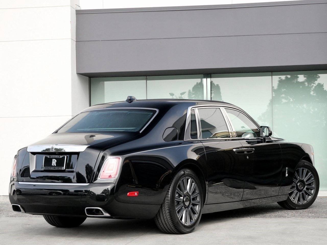 Buy Used 2022 Rolls-Royce Phantom (9)