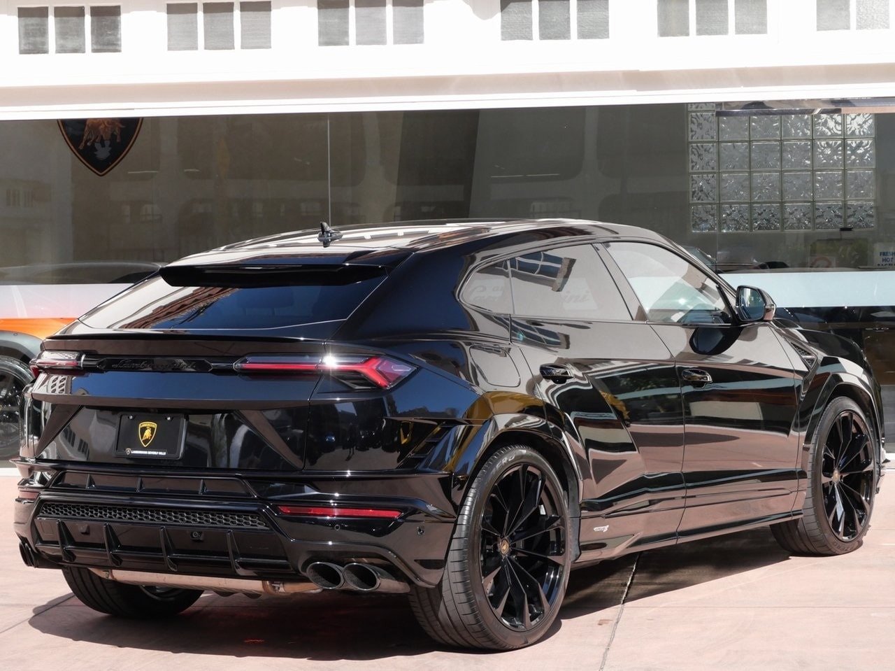 Pre Owned 2023 Lamborghini Urus S (11)