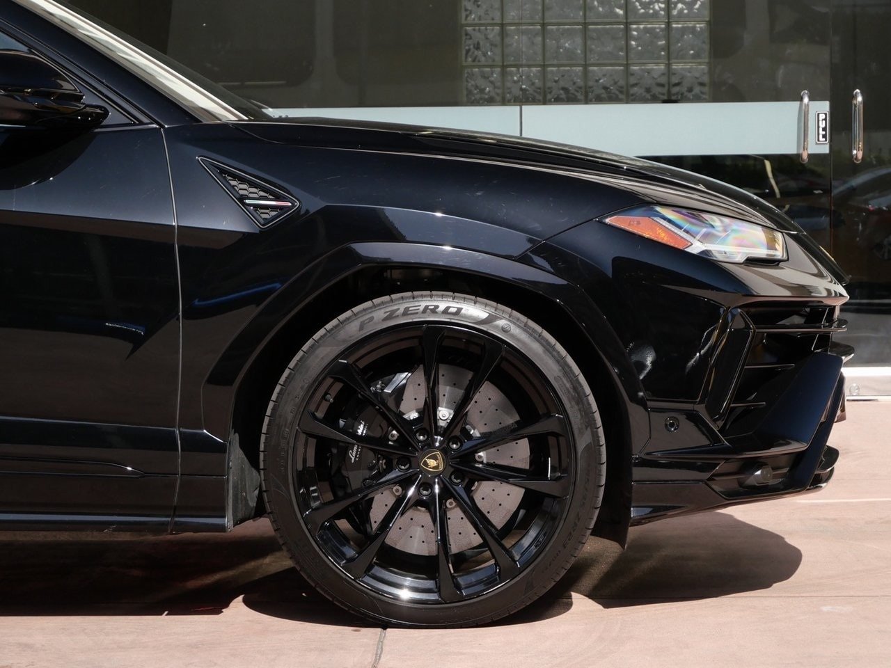 Pre Owned 2023 Lamborghini Urus S (5)