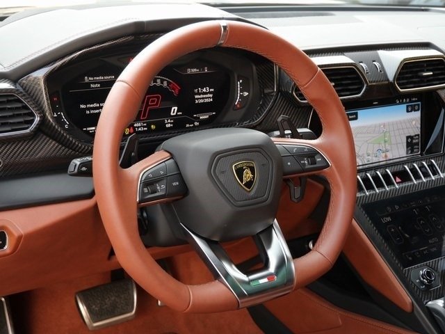 used 2023 Lamborghini Urus S (17)
