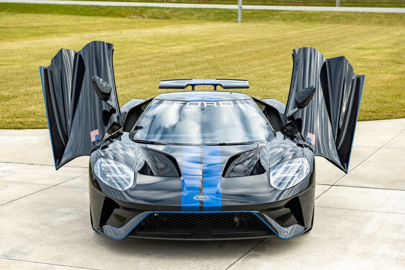 Used-2019-Ford-GT-1702515691 (1)