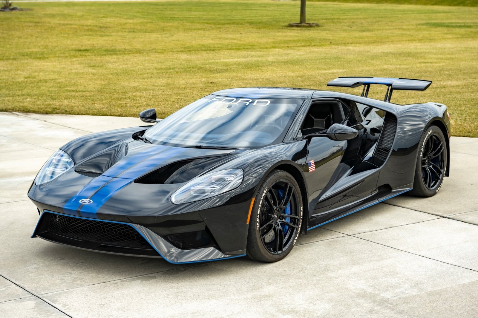 Used-2019-Ford-GT-1702515691 (4)