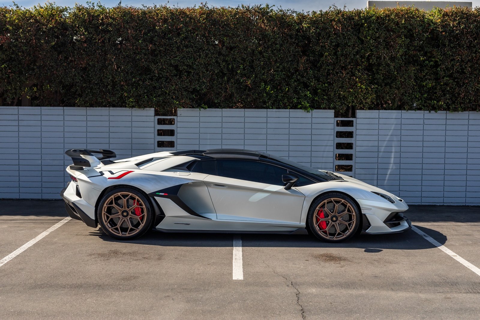 Used-2020-Lamborghini-Aventador (2)