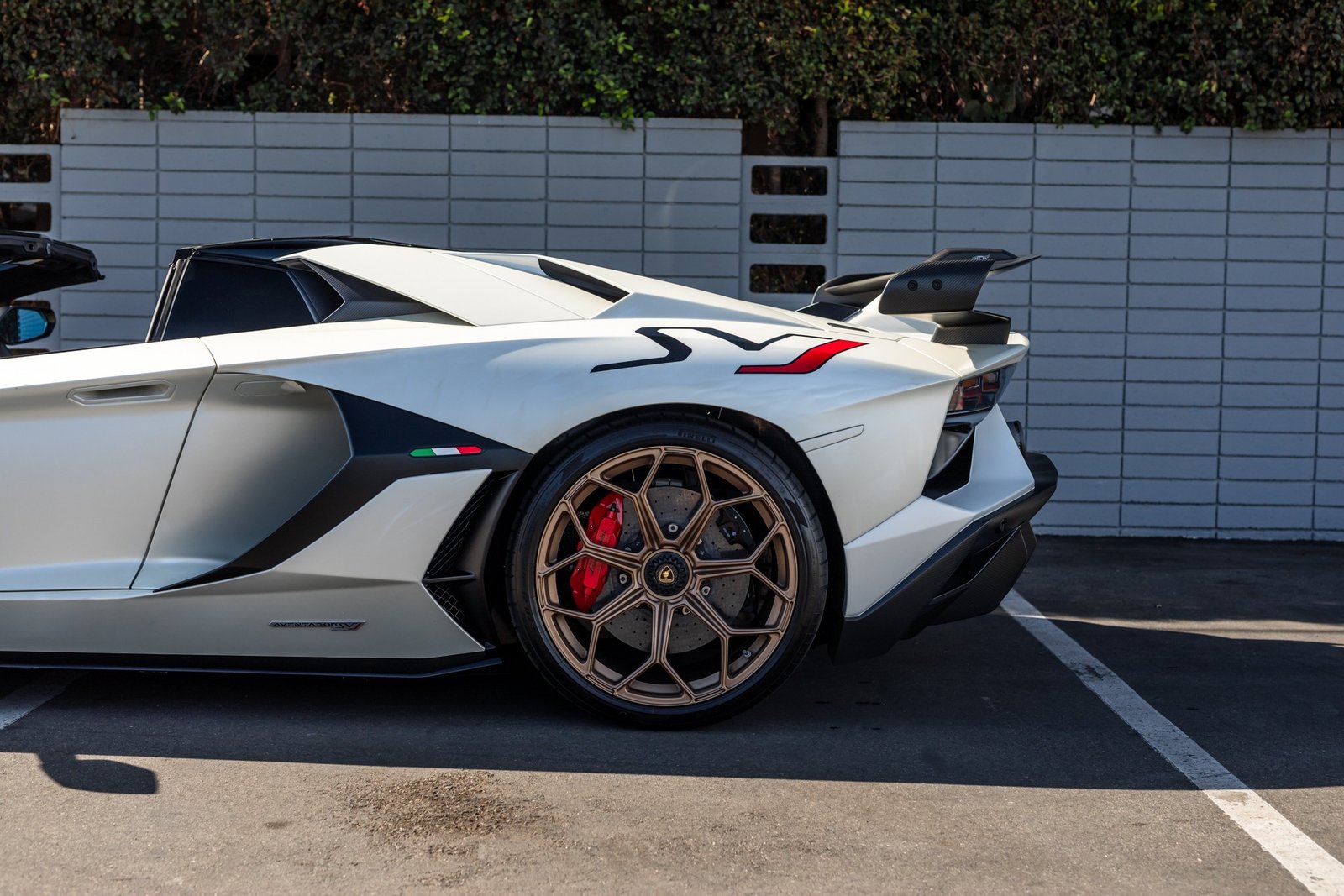 Used-2020-Lamborghini-Aventador (20)